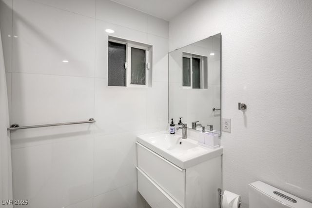 5785 Edna Avenue, Las Vegas, NV 89146