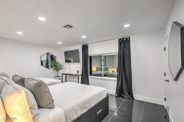 5785 Edna Avenue, Las Vegas, NV 89146