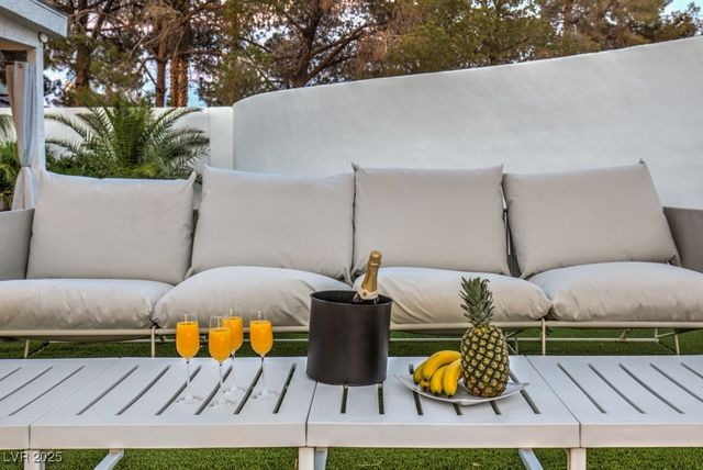 5785 Edna Avenue, Las Vegas, NV 89146