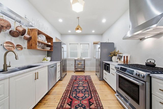 432 E Smith STREET, Milwaukee, WI 53207