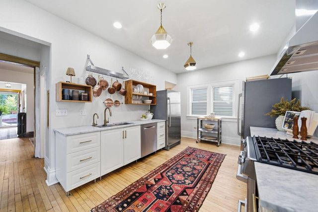 432 E Smith STREET, Milwaukee, WI 53207