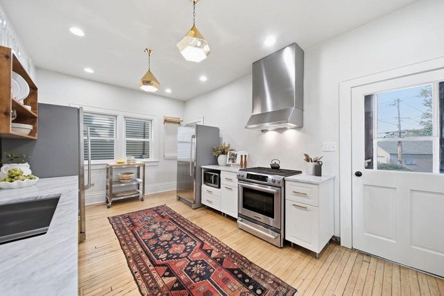 432 E Smith STREET, Milwaukee, WI 53207