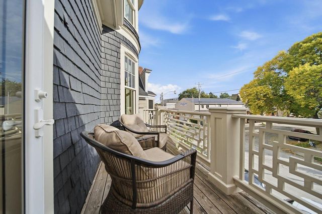 432 E Smith STREET, Milwaukee, WI 53207