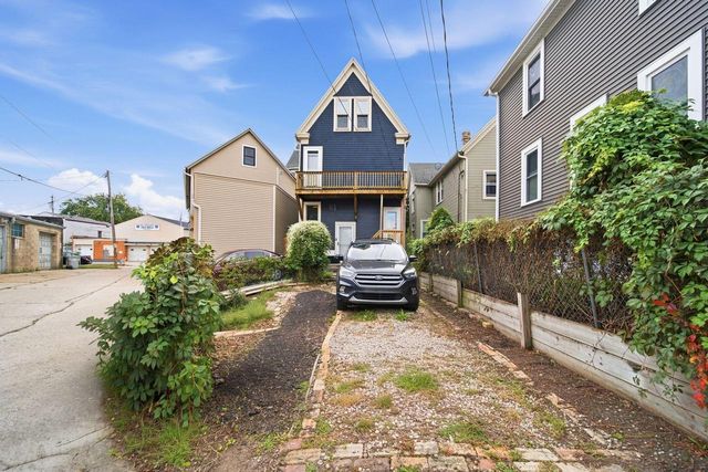 432 E Smith STREET, Milwaukee, WI 53207