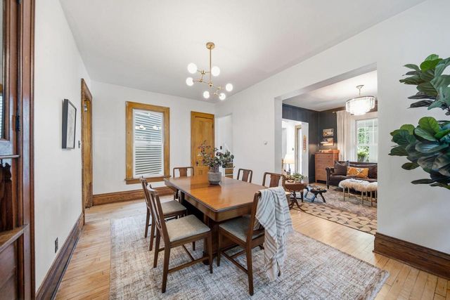432 E Smith STREET, Milwaukee, WI 53207