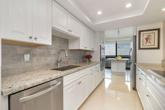 2480 PRESIDENTIAL Way 1901, West Palm Beach, FL 33401