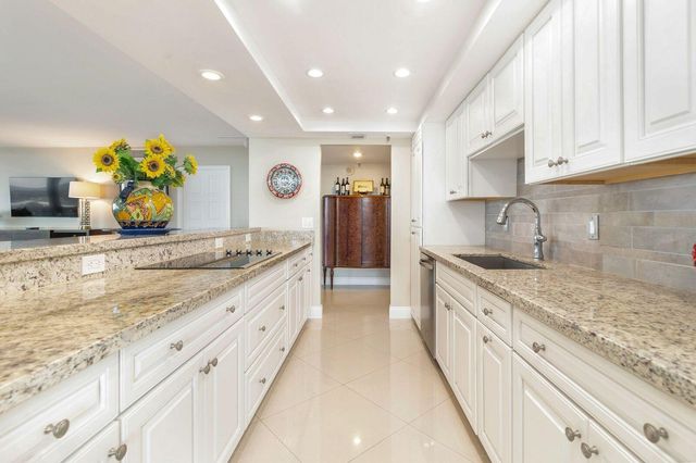 2480 PRESIDENTIAL Way 1901, West Palm Beach, FL 33401