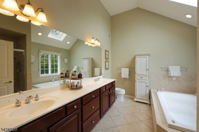 60 Mohawk Trail, Westfield Town, NJ 07090