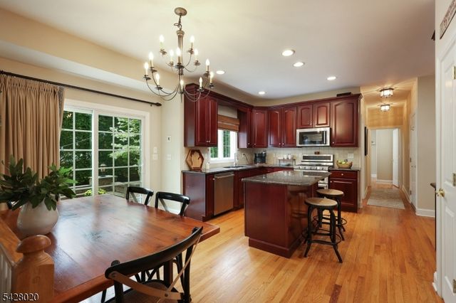 60 Mohawk Trail, Westfield Town, NJ 07090