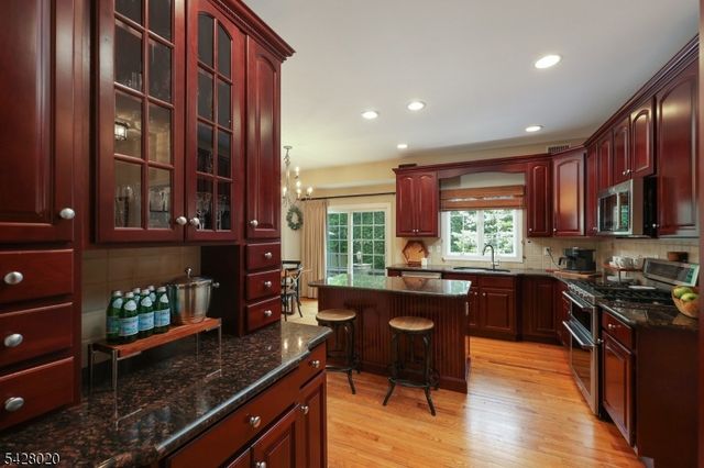 60 Mohawk Trail, Westfield Town, NJ 07090