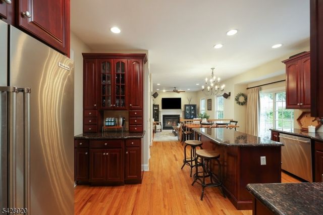 60 Mohawk Trail, Westfield Town, NJ 07090