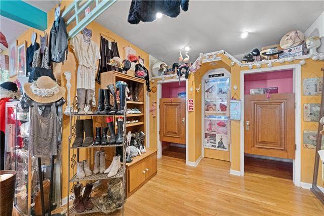 84 Spring Street, Eureka Springs, AR 72632