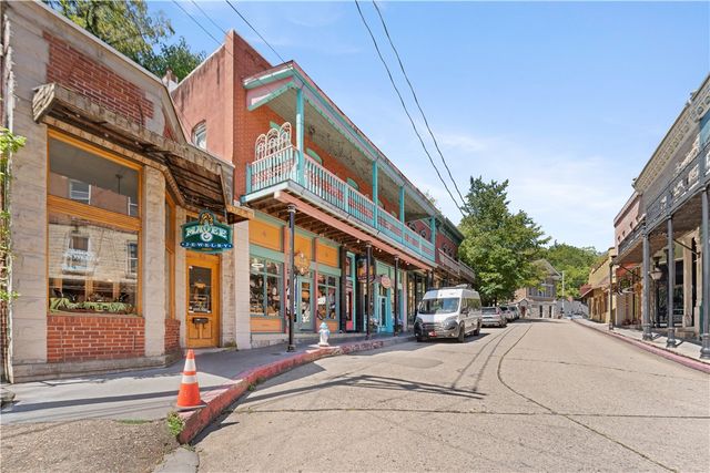 84 Spring Street, Eureka Springs, AR 72632