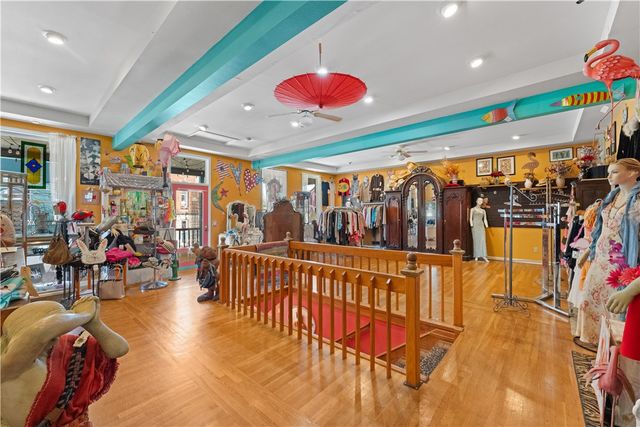 84 Spring Street, Eureka Springs, AR 72632