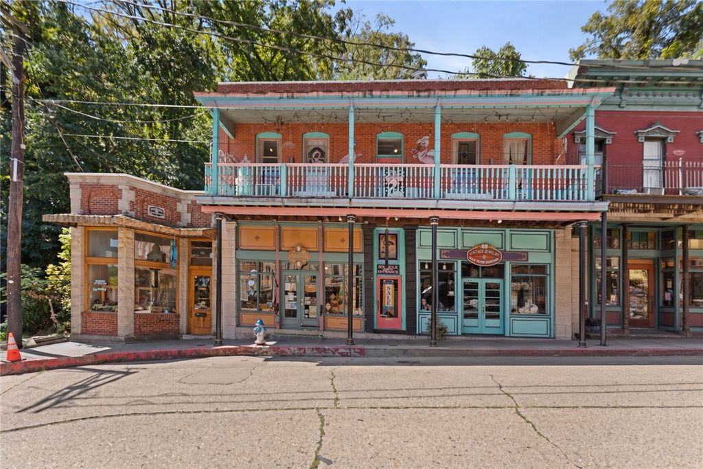 84 Spring Street, Eureka Springs, AR 72632