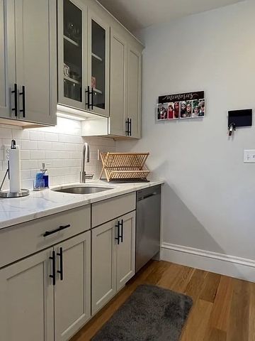 12 Alpine St 1, Somerville, MA 02144