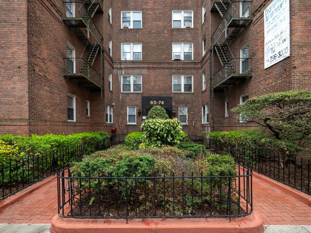 6574 Saunders St Apt 1F, New York City, NY 11374