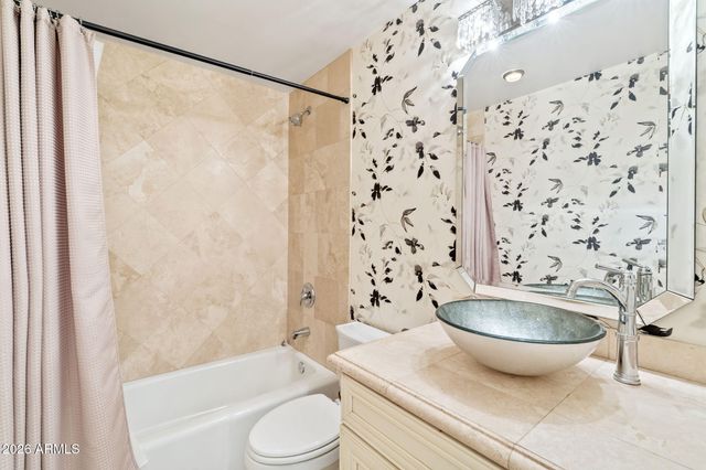 2614 E OSBORN Road, Phoenix, AZ 85016