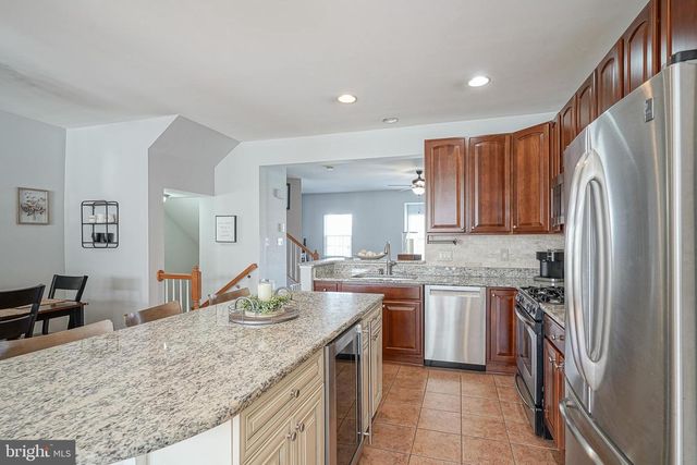 208 IRONWOOD DR, Woodbury, NJ 08096