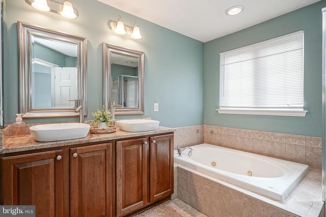 208 IRONWOOD DR, Woodbury, NJ 08096