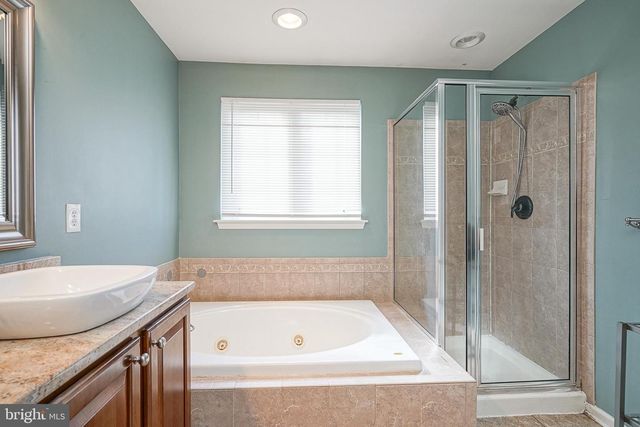 208 IRONWOOD DR, Woodbury, NJ 08096