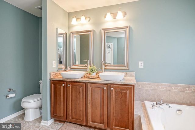 208 IRONWOOD DR, Woodbury, NJ 08096