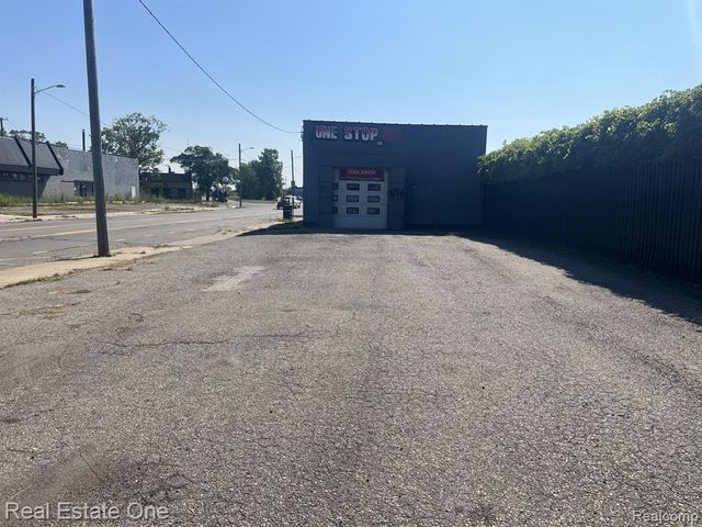 2550 E Mcnichols Road, Detroit, MI 48212