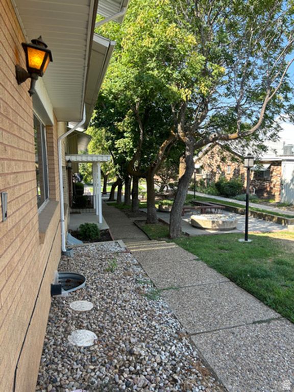 Image 4 of property listing at 4033 S 875 E #16, Ogden, UT 84403