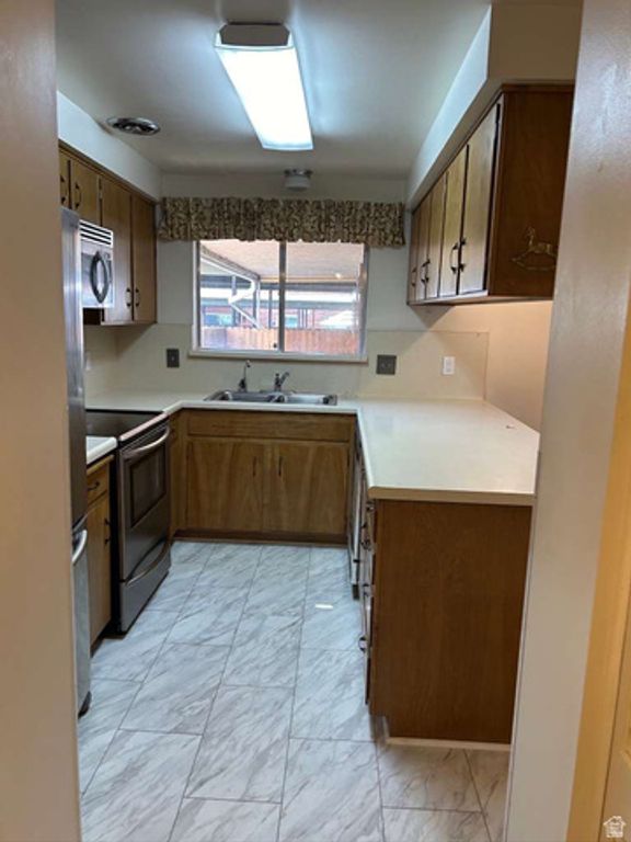 Image 10 of property listing at 4033 S 875 E #16, Ogden, UT 84403