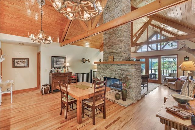 209 Highlands Way, Tamassee, SC 29686