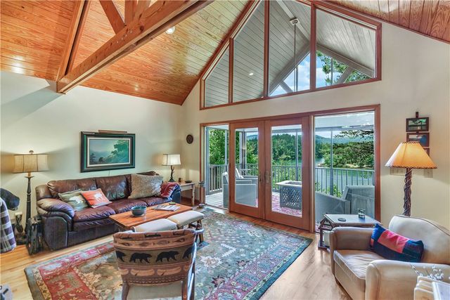 209 Highlands Way, Tamassee, SC 29686
