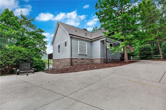209 Highlands Way, Tamassee, SC 29686