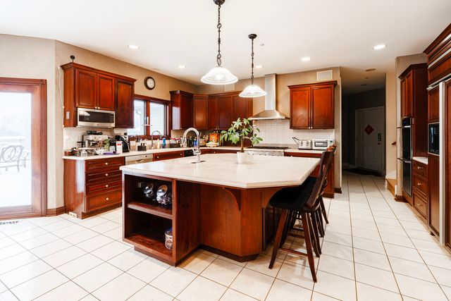 5135 BRIDLEWOOD Court, Long Grove, IL 60047