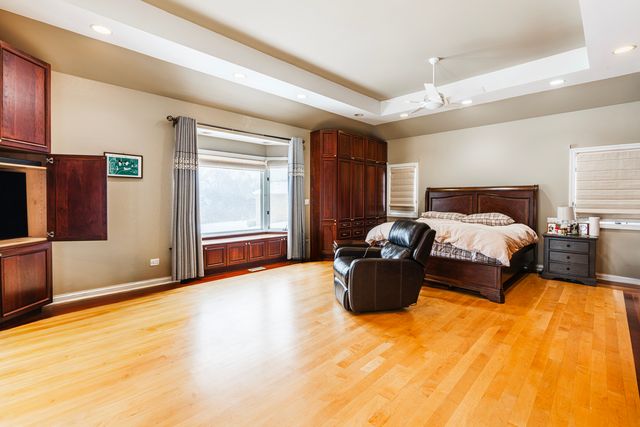 5135 BRIDLEWOOD Court, Long Grove, IL 60047