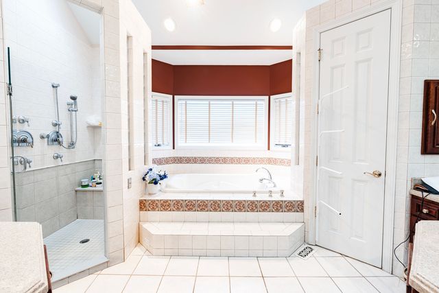 5135 BRIDLEWOOD Court, Long Grove, IL 60047