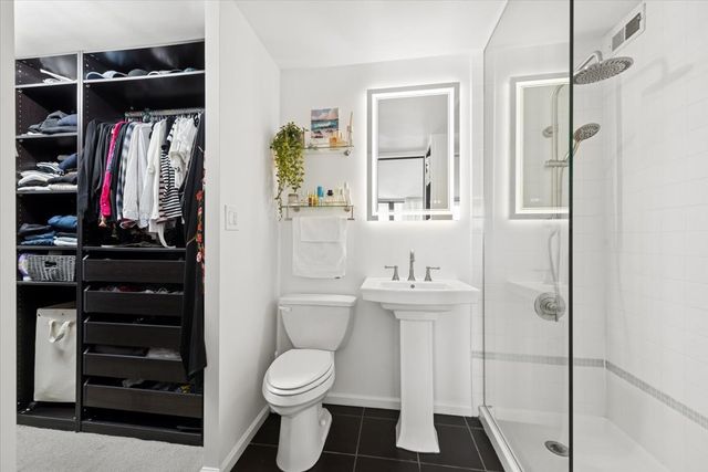 33 E Cedar Street 16E, Chicago, IL 60611