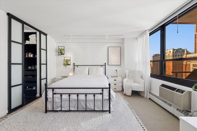 33 E Cedar Street 16E, Chicago, IL 60611