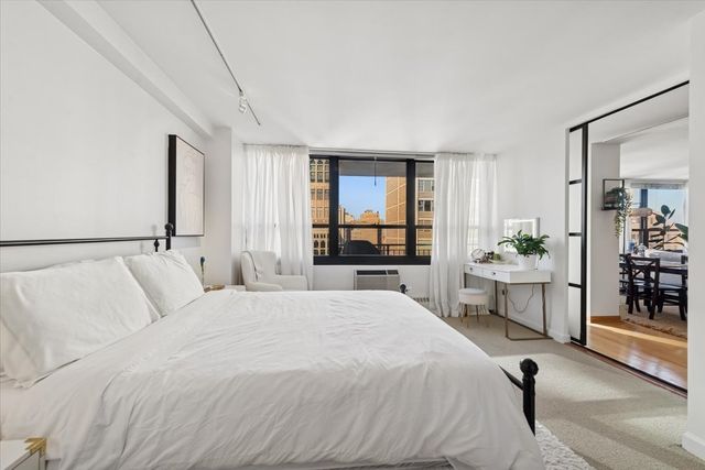 33 E Cedar Street 16E, Chicago, IL 60611