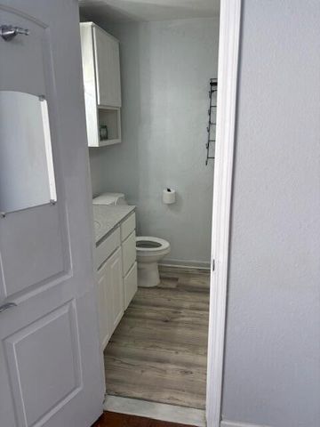 1301 Rio Rancho Drive SE APT B, Rio Rancho, NM 87124