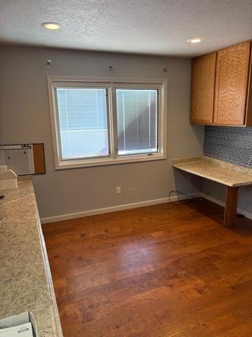 1301 Rio Rancho Drive SE APT B, Rio Rancho, NM 87124