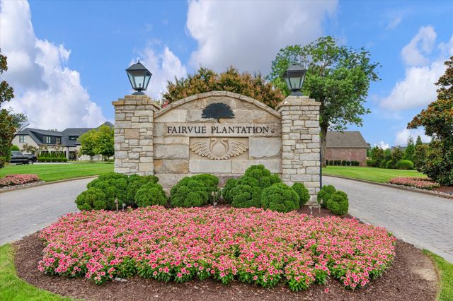 1124 Fairvue Village Ln, Gallatin, TN 37066
