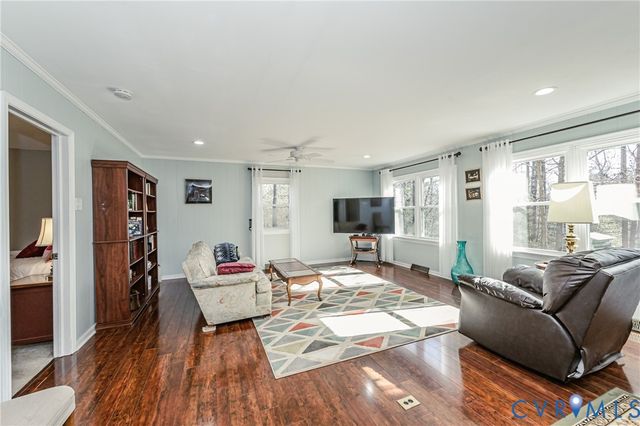 3419 S Hairpin Dr, Quinton, VA 23141