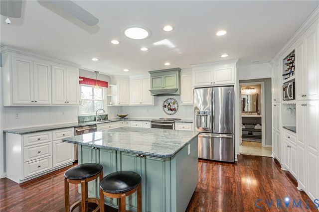 3419 S Hairpin Dr, Quinton, VA 23141