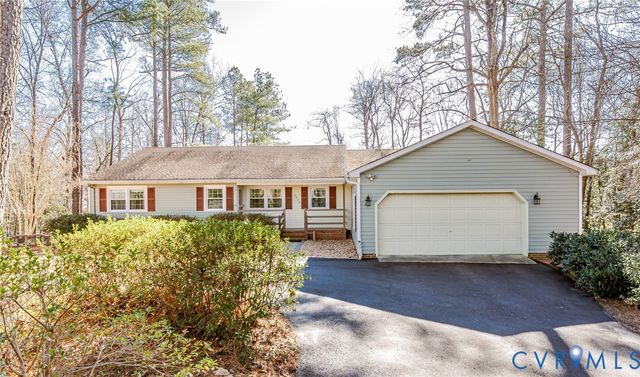 3419 S Hairpin Dr, Quinton, VA 23141