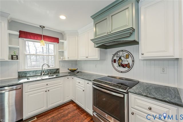 3419 S Hairpin Dr, Quinton, VA 23141