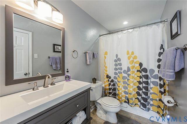 3419 S Hairpin Dr, Quinton, VA 23141