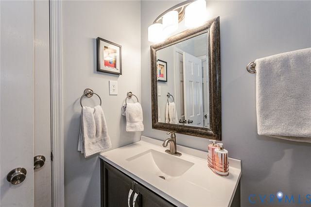 3419 S Hairpin Dr, Quinton, VA 23141