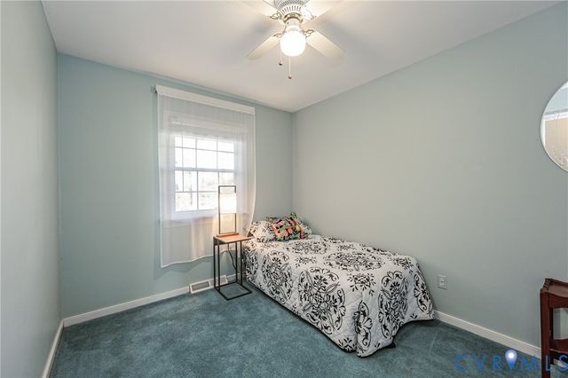 3419 S Hairpin Dr, Quinton, VA 23141