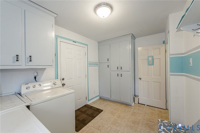 3419 S Hairpin Dr, Quinton, VA 23141