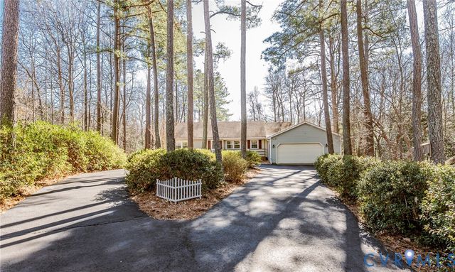 3419 S Hairpin Dr, Quinton, VA 23141